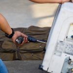 Jak znaleźć odpowiedni zakład pogrzebowy? Poradnik dla osób w żałobie.